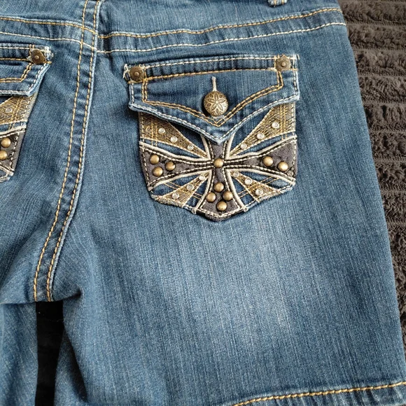 Women's Classic Blue Jean Shorts - Picture 4 of 8